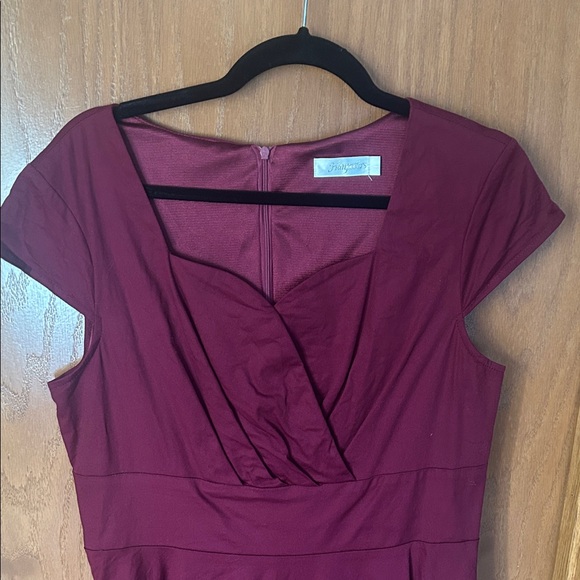 Elegant Burgundy Dress - Picture 3 of 4